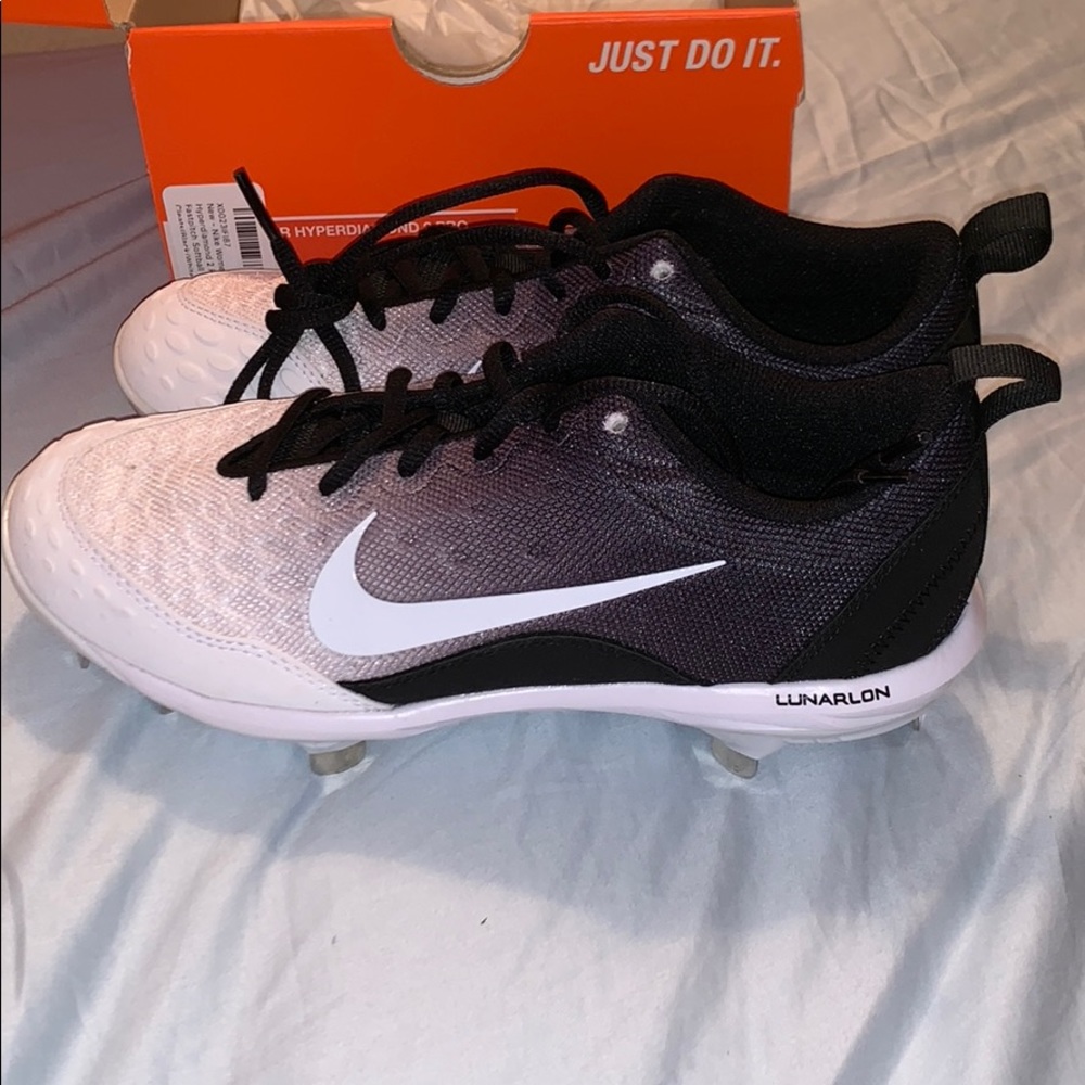 Nike women’s softball cleats